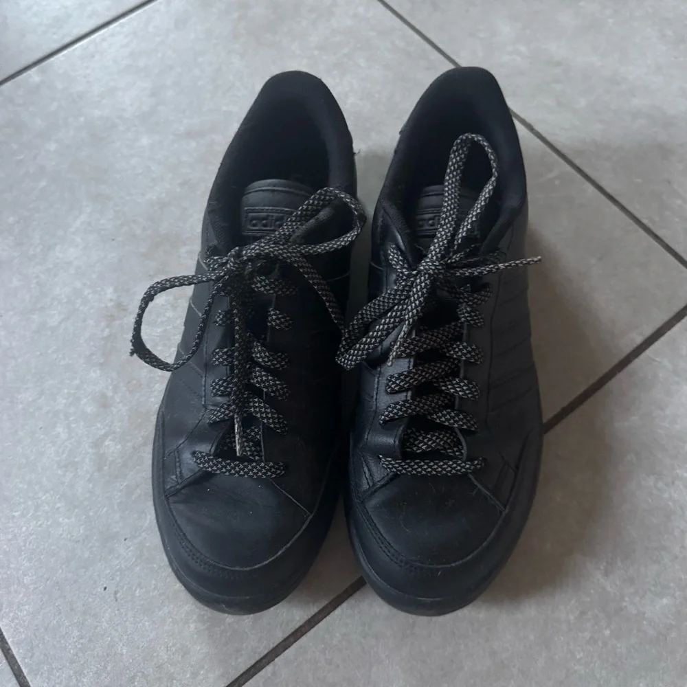 Adidas Men's Grand Court SE Black Sneakers